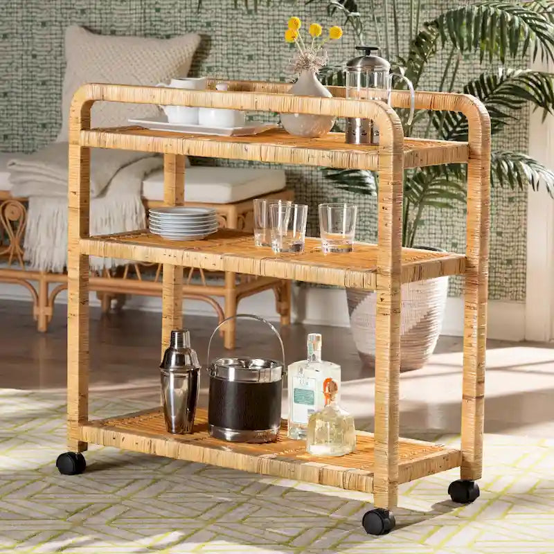 Moderner Boho-Küchenwagen aus natürlichem Rattan